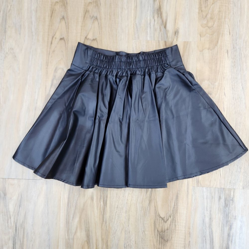 🔹️Black Faux Leather Skater Mini Skirt Medium - Picture 3 of 12